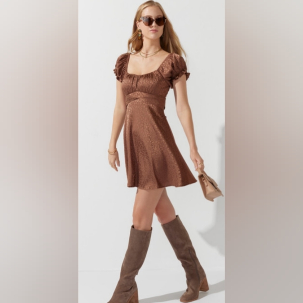 Rich Brown Mini Sundress with Puff Sleeves and Square Neckline